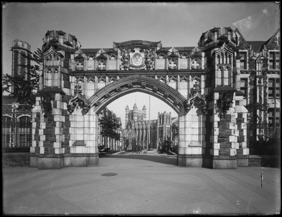 Puerta de la Avenida Amsterdam del campus del City College de Nueva York, Nueva York, 13 de julio de 1914 de William Davis Hassler