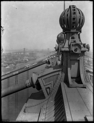 (detalle) de los remates en el Puente de Manhattan, 25 de agosto de 1914 de William Davis Hassler