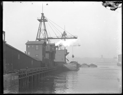 Elevadores de Carbón de Carga Directa, Interboro Rapid Transit Company, W. 58th Street, Nueva York, c.1911 de William Davis Hassler