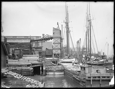 Muelles y barcos en un frente marítimo no identificado, posiblemente el río Harlem, Inwood, Nueva York, c.1910 de William Davis Hassler
