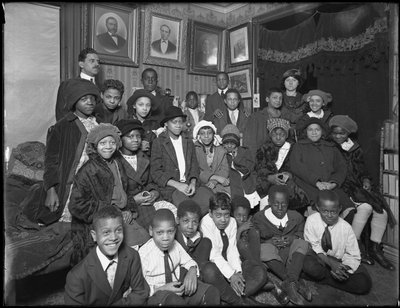 Retrato grupal de la clase de la Sra. Harris, 308 W. 148th Street, Nueva York, 7 de marzo de 1916 de William Davis Hassler