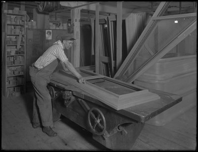 Uniendo el ogee de un ataúd de madera, Oneida, Nueva York, 3 de abril de 1916 de William Davis Hassler