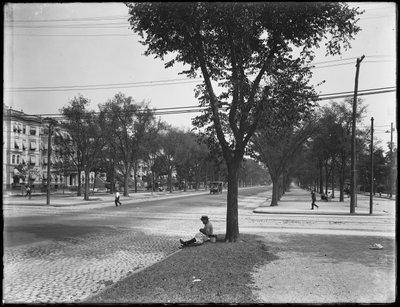 Hombre con sombrero de paja con fiambrera, Eastern Parkway en Nostrand Avenue, Brooklyn, 31 de agosto de 1914 de William Davis Hassler