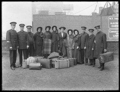 Miembros del cuerpo de socorro del Ejército de Salvación a punto de partir hacia la inundación de Dayton, Ohio, marzo de 1913 de William Davis Hassler