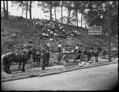 Frontera norte de la ciudad de Nueva York en Broadway en la calle 263, Bronx, mirando al norte, 8 de junio de 1914 de William Davis Hassler
