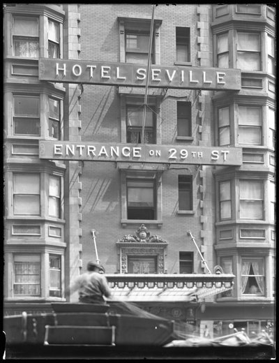 Letrero del Hotel Sevillle en la Calle 29, Ciudad de Nueva York, 29 de julio de 1916 de William Davis Hassler
