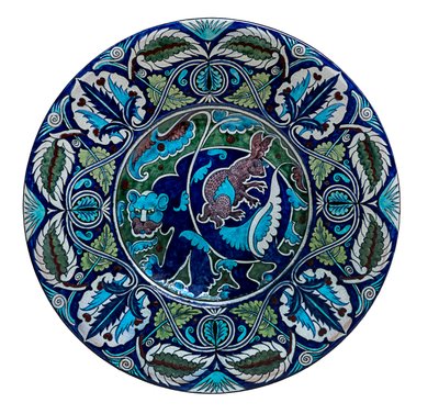 Plato de Oso y Liebre de William de Morgan