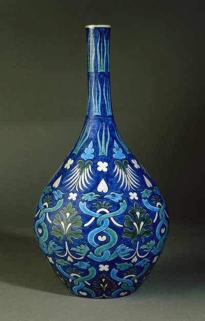 Jarrón botella, fabricado por William de Morgan & Co., decorado por James o John Hersey, Sand