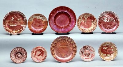 Selección de loza roja lustre de William de Morgan