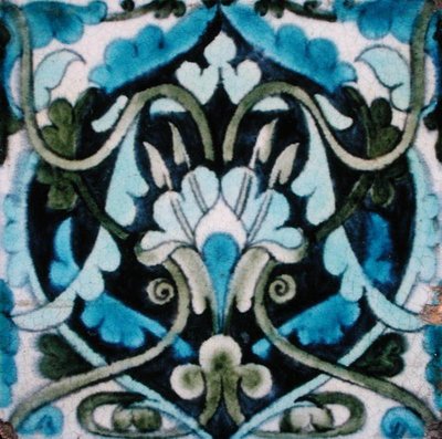 Azulejo con diseño de estilo persa de William de Morgan