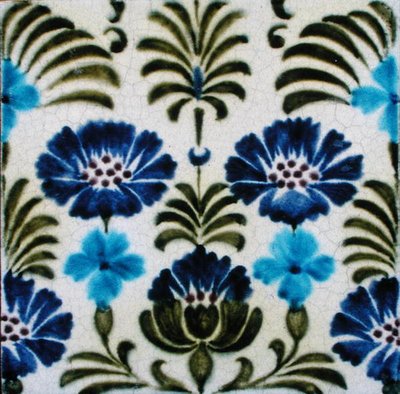 Azulejo con Diseño Floral de Estilo Persa de William de Morgan