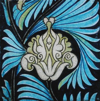 Azulejo con diseño floral de estilo persa de William de Morgan