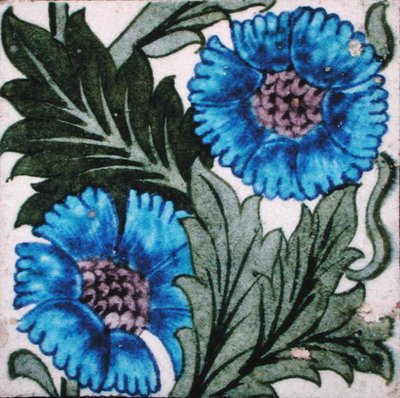 Azulejo con diseño floral de William de Morgan