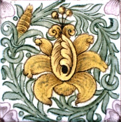 Azulejo con diseño floral de William de Morgan