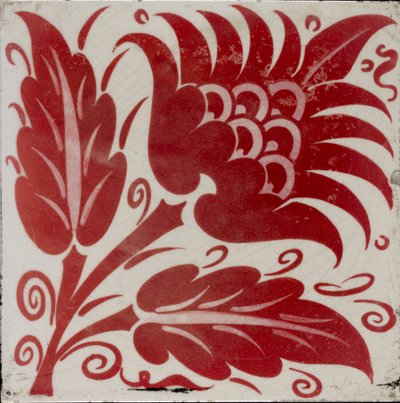Azulejo con flor estilizada con dos hojas y zarcillos de William Frend De Morgan