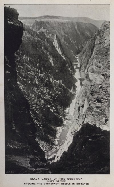 Cañones de Colorado: Cañón Negro del Gunnison, vista aérea, mostrando la Aguja Currecanti a lo lejos de William Henry Jackson