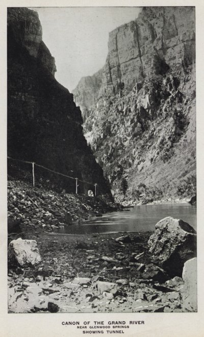 Cañones de Colorado: Cañón del Río Grande, cerca de Glenwood Springs, mostrando túnel de William Henry Jackson
