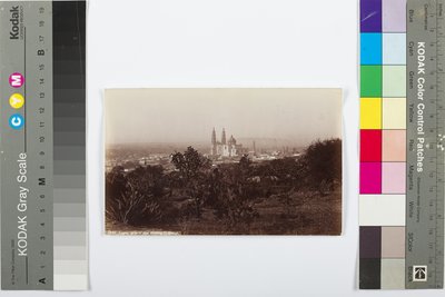 Lagos, vista general mostrando la catedral, 1883-1884 de William Henry Jackson