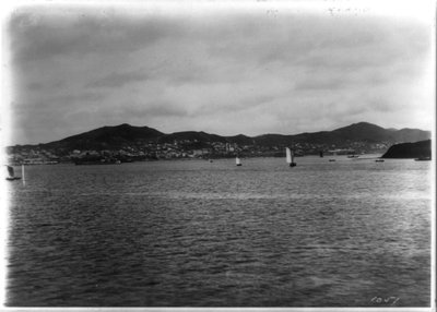 Vladivostok - vista panorámica desde el puerto de William Henry Jackson