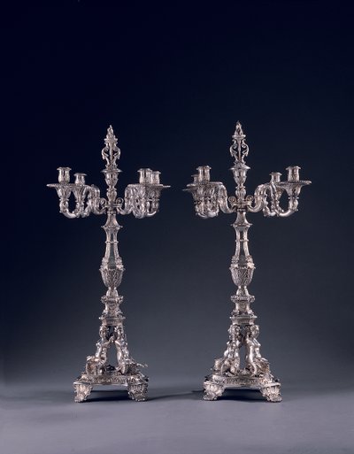 Par de candelabros alemanes de cuatro luces, encargados para Jorge II, hechos por Balthasar Friedrich Behrens, Hannover, 1736-37 de William Kent