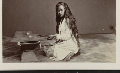 niña, juego, en, un, xilófono de Woodbury and Page