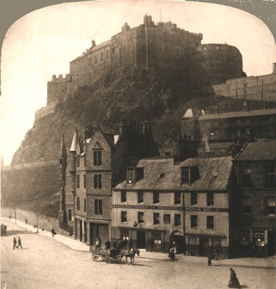 Castillo de Edimburgo desde Grasmarket, Escocia de Works and Sun Sculpture Studios