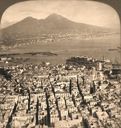 Nápoles, La Bahía y el Vesubio, Italia, 1897 de Works and Sun Sculpture Studios