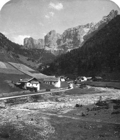 Un valle en Wolkenstein, Tirol, c1900s de Wurthle and Sons