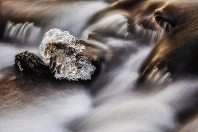 Corriente de hielo cristalino de Yoshizumi Suzuki