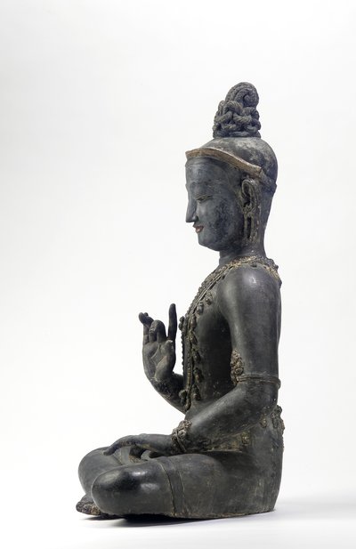 Bodhisattva de estilo nepalés-chino (laca, tela, trazas de pintura azul, dorada y verde y hoja de oro) de Yuan Dynasty Chinese School