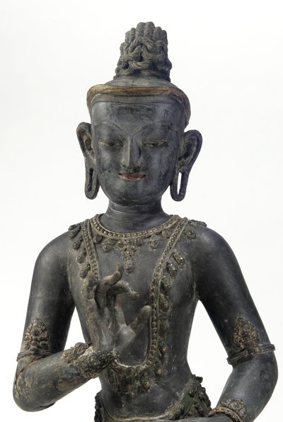 Bodhisattva de estilo nepalés-chino (laca, tela, trazas de pintura azul, dorada y verde y hoja de oro) de Yuan Dynasty Chinese School