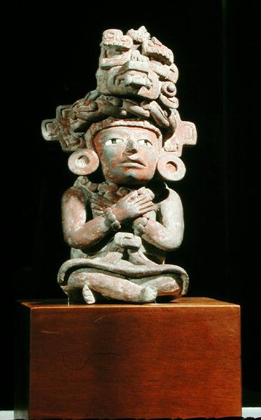Urna funeraria en forma de la diosa zapoteca de 
