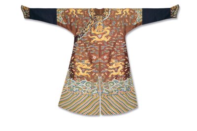 Túnica de dragón de gasa bordada castaña imperial, Mangpao, período Qianlong de Zong Fengying