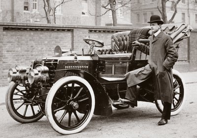 C S Rolls junto a un automóvil Panhard de 20 hp de Ferdinand Georg Waldmuller