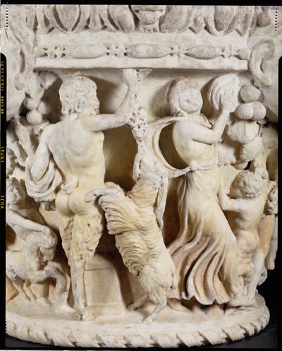 Capitel de columna tallada que representa a Pan burlándose de una cabra encabritada con un racimo de uvas y una ménade marcando el ritmo con una pandereta, italiano, de Roma, c.180-220 (detalle) de Hippolyte Lalaise Devéria