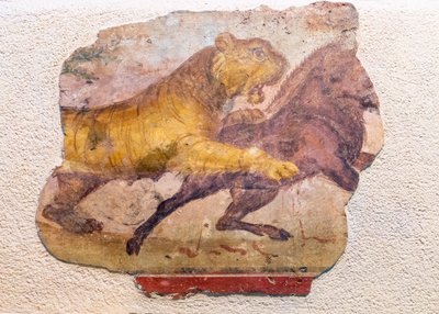 Detalle de un mural romano de un león atacando a un caballo., 2021 (foto) de . .