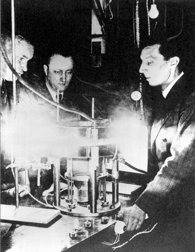 Frédéric Joliot, Hans Halban y Lew Kowarski, c 1939 de Ferdinand Georg Waldmuller