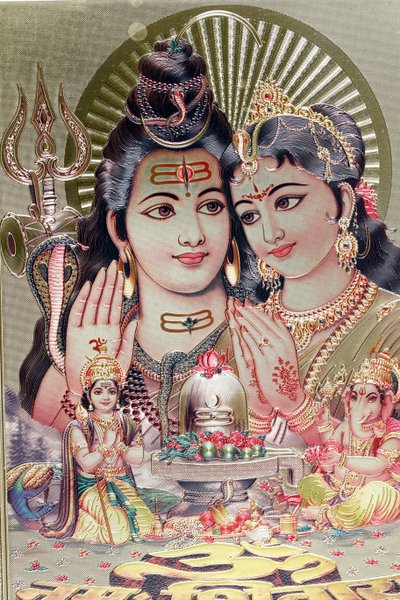 Dios Shiva y Diosa Parvati con su hijo Ganesha. de . .