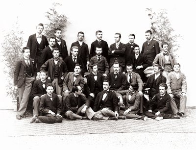 Retrato de grupo de estudiantes en su tercer año de secundaria de Henry Charles Fehr