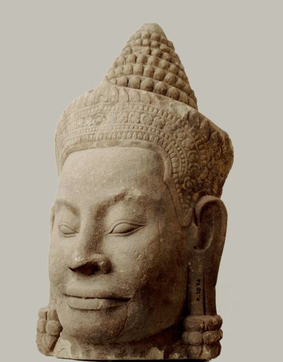 Cabeza de demonio en el puente que lleva a la Puerta Sur, Angkor Thom, Museo Nacional, Phnom Penh de Hippolyte Lalaise Devéria