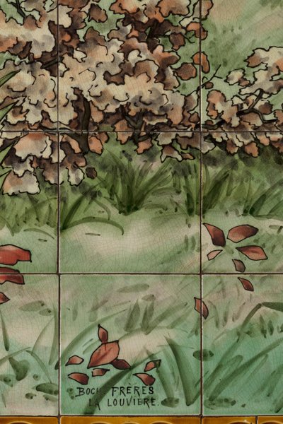 Vista interior, panel de azulejos, pintor Furcy Ernest Tondeur, ejecutor Boch Frères La Louvière, segundo panel, detalle de . .