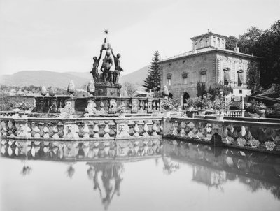 Fuente principal en la Villa Lante en Bagnaia en las afueras de Viterbo de Henry Charles Fehr