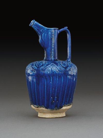 Jarra de cerámica moldeada monocromática de color azul cobalto de Nishapur, Irán oriental de School Iranian