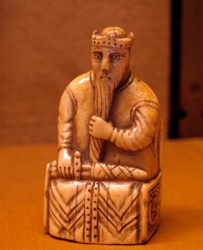 La pieza de ajedrez del rey en marfil de morsa de school Scandinavian