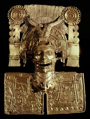 Coraza representando al dios de la muerte, Mictlantecuhtli, de la Tumba 7, Monte Albán, Mixteco, (oro) Coraza representando al dios de la muerte, Mictlantecuhtli, de la Tumba 7, Monte Albán, Mixteco, (oro)