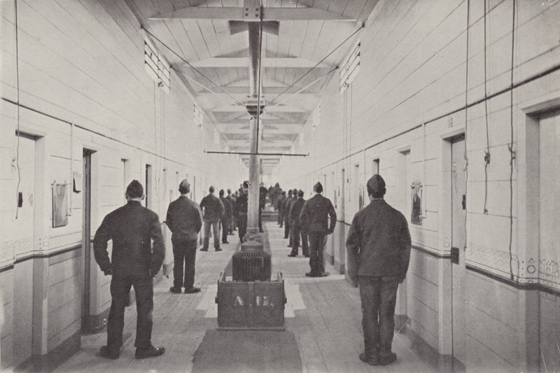 Reunión de gamberros, prisión de Borstal (foto en blanco y negro) de (after) English photographer