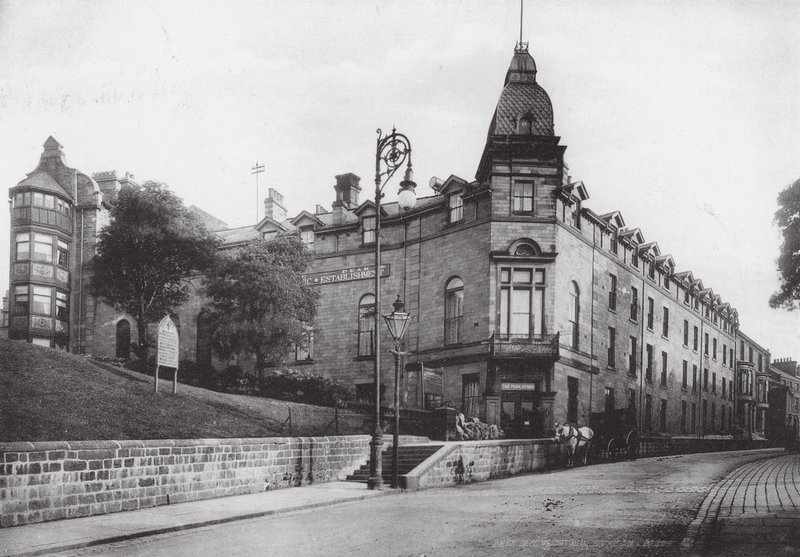 Buxton: Peak Hydropathic (foto b/n) de (after) English photographer