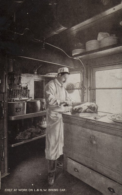 Cocinero trabajando en el vagón restaurante L y NW (foto b/n) de (after) English photographer