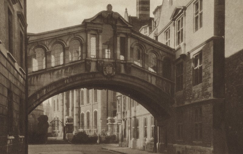 Hertford College, The Bridge (foto en blanco y negro) de (after) English photographer