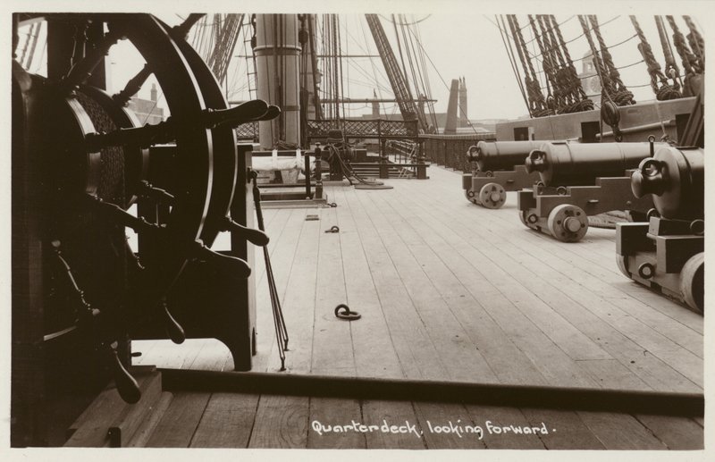 Cubierta de proa del HMS Victory (foto en blanco y negro) de (after) English photographer